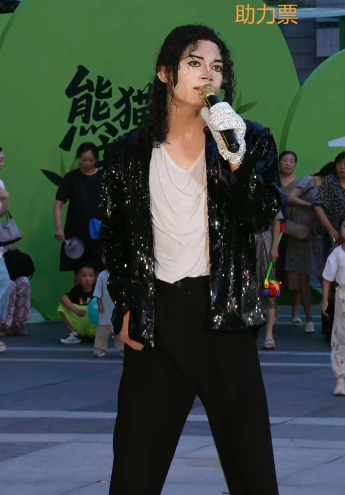 40 years on, the moves stay timeless.#caijun #michaeljacksoncaijun#michael #mj #dance #moonwalk #billiejean 