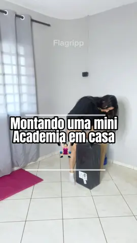 Montando uma mini ACADEMIA EM CASA 🏠 chegaram minhas primeiras compras da shopee ! Par de step e barras com 40kg de anilhas 🏋🏻‍♀️ #treinoemcasa #academiaemcasa #fyp #musculação #shopee 