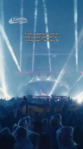 Crowd singing back the lyrics as well... what a moment 👏 🎥 @FISHER  #tomorrowland #fisher #dj #festival #mgmt 