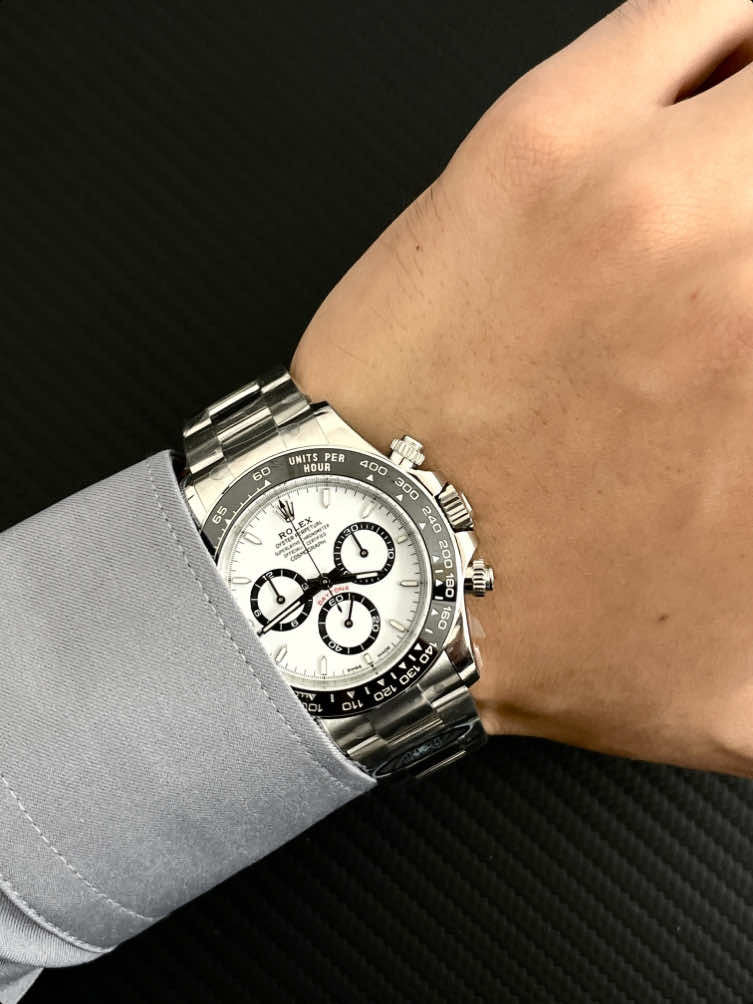 Customized 126500 with the same paragraph, the fashion trend is versatile, 904L fine steel material, three years of no fading and no oxidation, the same 4131 movement function, ice sapphire blue luminous is so cool. #rolex #LuxuryWatches #watchcollector #AffordableLuxury #PowerWatch #126500ln 