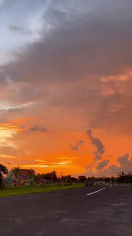 the perfect end🌅😍#sunset #sunsetvibes #estetik #bandarateminabuan #sorsel 