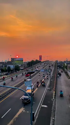 Video nya boleh di ambil' buat bahan content2, nostalgia dll kalian edit sendiri,  ga usah izin pasti di izinin, engga folow jg gpp. #view #bekasi #kranjibekasi #foryou #fyp #senja #senjasorehari 