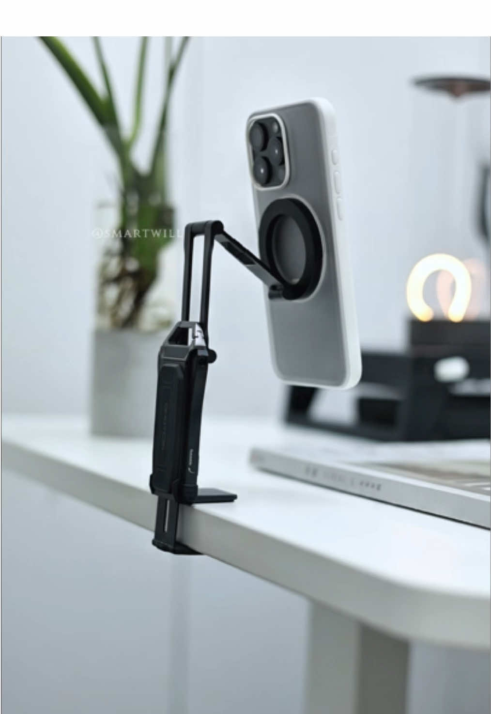 No exaggeration — this might just be the ultimate combo of all phone stands! Desk clamp, magnetic mount, tripod, handheld… it does it all! #phonestand #newrelease #stand  #magneticstand #Vlog 