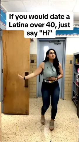 Latina girl #Freewoman#singlelady#lonelywoman#alonetiktok#widowwoman#singlelife#question