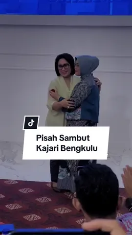 Pisah Sambut Kajari Bengkulu— Bengkulu (22/7/2025) - Selamat dan Sukses untuk Ibu Ni Wayan Sinaryati yang promosi sebagai Inspektur Muda Tindak Pidana Umum dan Perdata Tata Usaha Negara di Kejaksaan Agung RI, dan selamat datang kepada ibu Dr Yeni Puspita yang dipercaya sebagai Kajari Bengkulu yang baru.   @dedywahyudi965 @fri @LadiesGumay #kajari #kajaribengkulu #walikota #walikotabengkulu #pisahsambut #kotabengkulu #bengkulu 