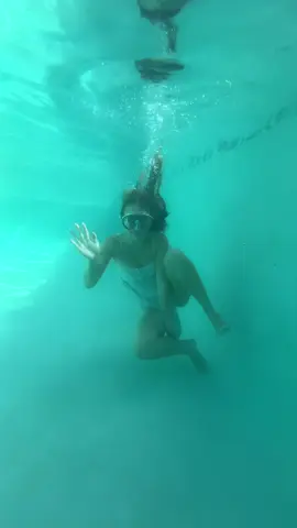 Before my pool turned as green as the Everglades #swimming #pool #mermaid #goggles #underwater 