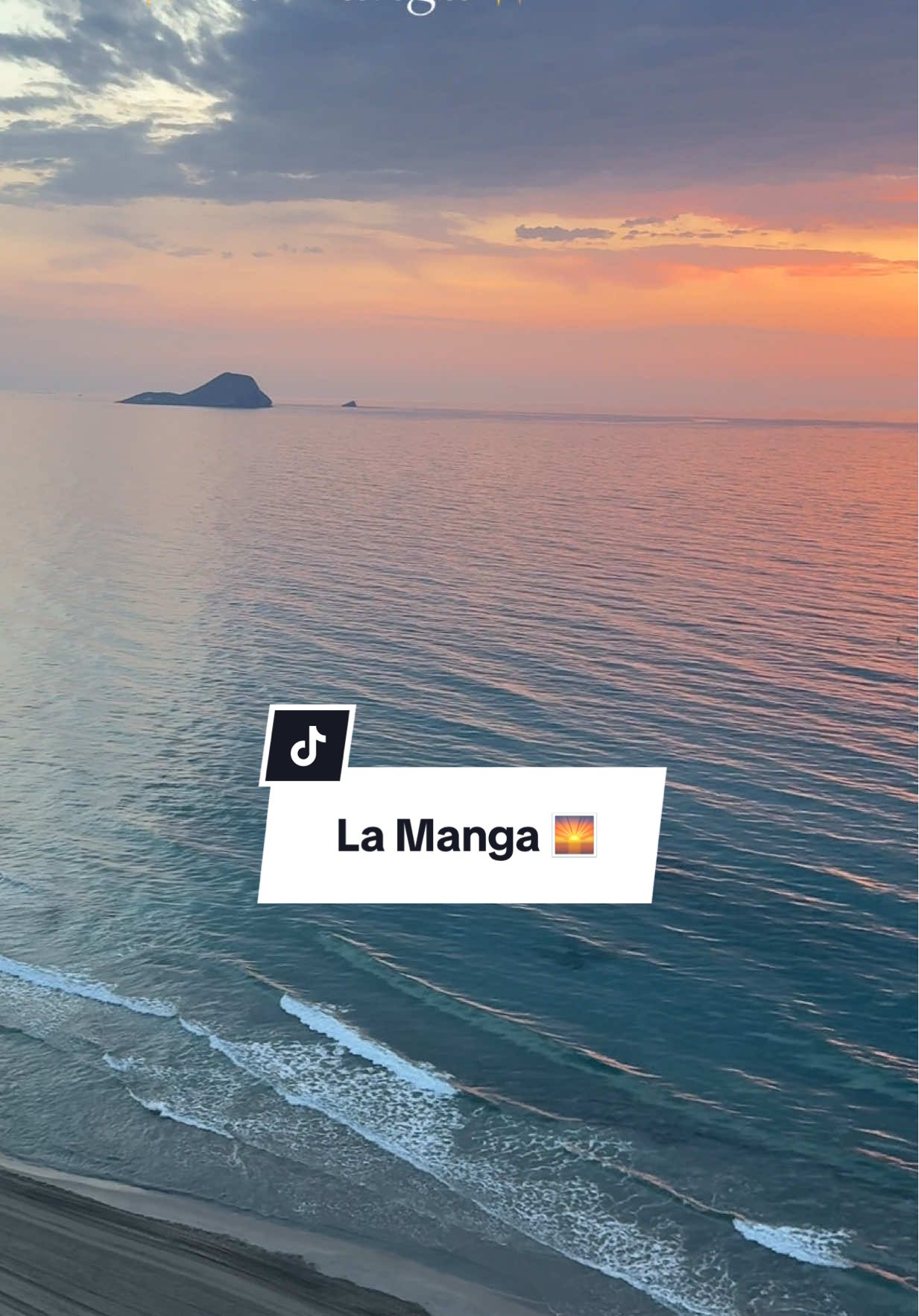 Como os gustó tanto el vídeo anterior, os quiero regalar este maravilloso amanecer desde el kilómetro 6 de La Manga 🥰 (julio 2025)  #lamanga #lamangadelmarmenor #murcia #cartagena #amanecer 