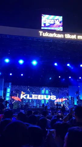 Nyatane tresno dibales maturnuwun 🥺 @GUYONWATONOFFICIAL @Faisal Bagus #infokonser #klebus #guyonwaton #lagujawa #ambyar #jakartafair #lagugalau #fyp 