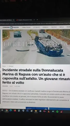 Incidente stradale sulla Donnalucata Marina di Ragusa con un’auto che si è capovolta sull’asfalto. Un giovane rimasto ferito al volto #corrierediragusa  #donnalucata  #marinadiragusa 