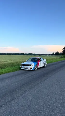 My E30 tracktool and perfect weather. #bmwe30 #e30 #e30dtm #warsteiner #tracktool #racecar #kenxe30 