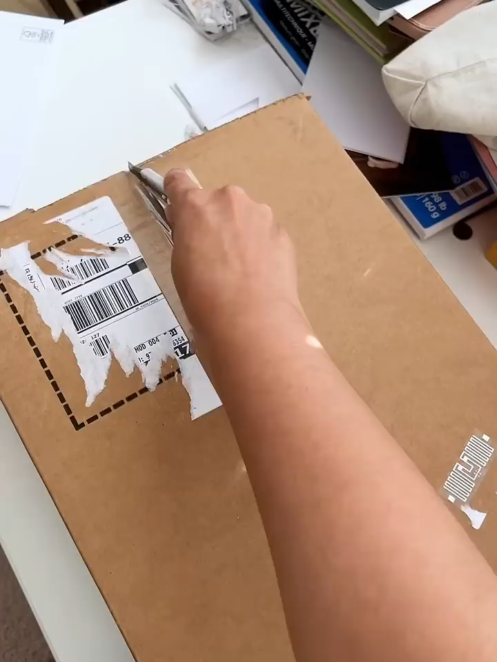 Unbox my new books with me! #picturebooks #booktube #unboxing (1)
