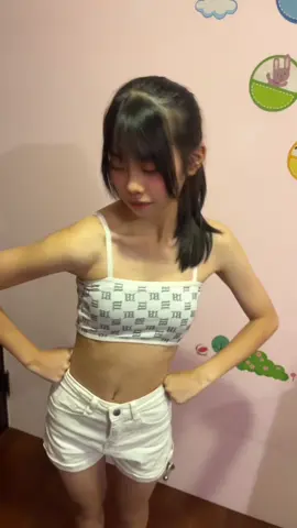 偶爾裝一下可愛唄 #女孩 