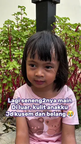 Lagi senengnya main di luar, eh kulit malah jadi belang dan kusem 😣😭 Untung rutin dirawat pakai Soothing Baby Crème skrg kulitnya jd makin sehat, lembab dan glowing 🥹🥰 Yuk cobain juga bun, klik keranjang kuning! 🤗 #BrandOfTheMonth #purela #skincarebabyandkids 