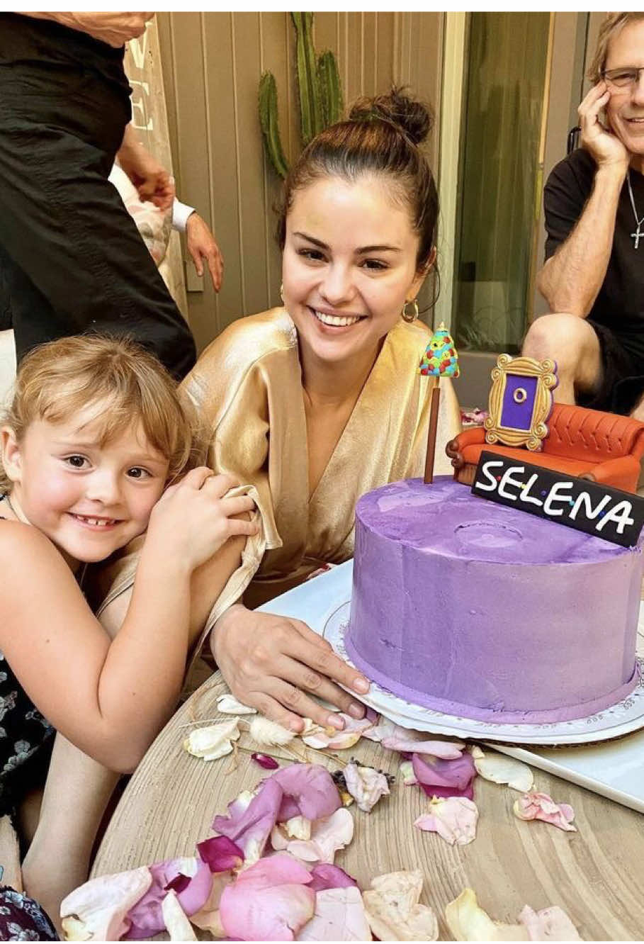 Feliz aniversário Selena, eu te amo muito minha rainha. Feliz 33º aniversário 😍🥳🎂💕✨ @Selena Gomez  Obs: (Vídeo antigo do aniversário de 28 anos de Selena Gomez) #selenagomez #selenagomezedit #selenagomezvideos #viraltiktok #happybirthday 
