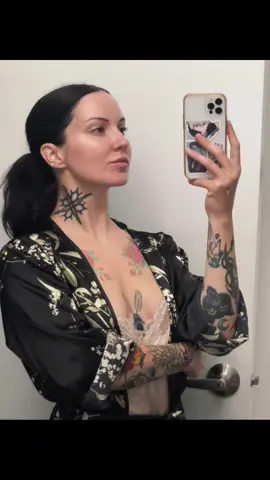 no makeup kind of day 🖤