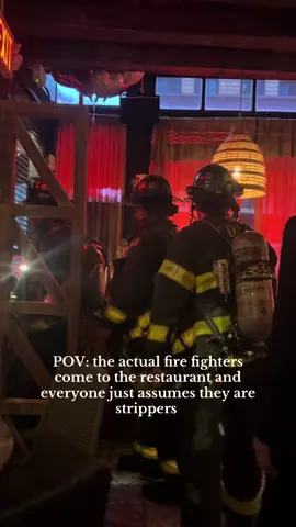 I mean can you really blame us tho… #onlyinnyc #nyc #nycrestaurants #nycnightlife #firefighter 