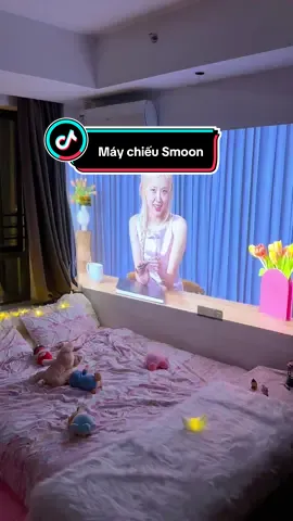 vì tui muốn ngắm nhan sắc của cổ kỉ hơn nên tui đã sử dụng máy chiếu :))) #smoon #maychieumini #giadungthongminh #nhacnaychillphet #rose 