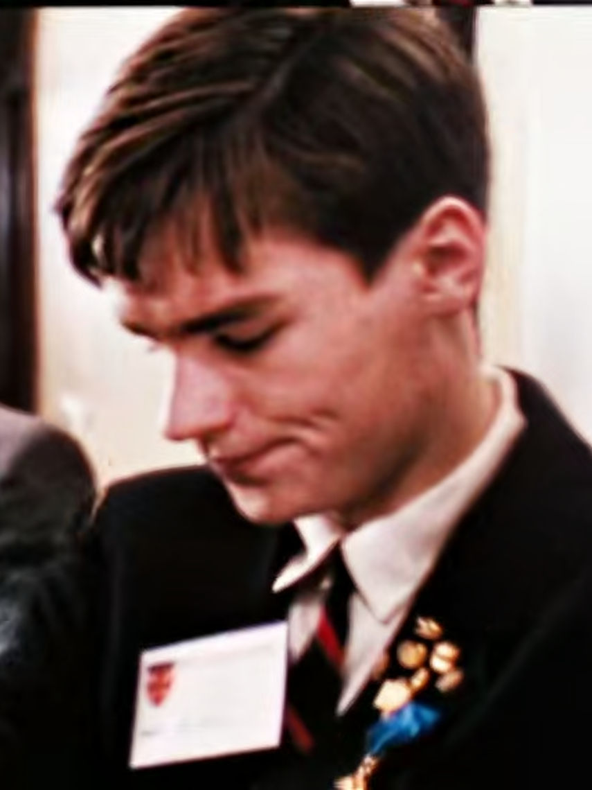i wanted to capture the scenes where Neil switches from joy to sorrow back and forth, my poor boy was never understood by his family and he deserved better, but at least he died as a great actor. (he was good, he was really good) #deadpoetssociety #foryou #foryoupage #fyp #aftereffects #viral #edit #audio #zxycba #omgpage #emotional#neilperry #emotionalmasking #maskingpain #depression #depressionanxiety
