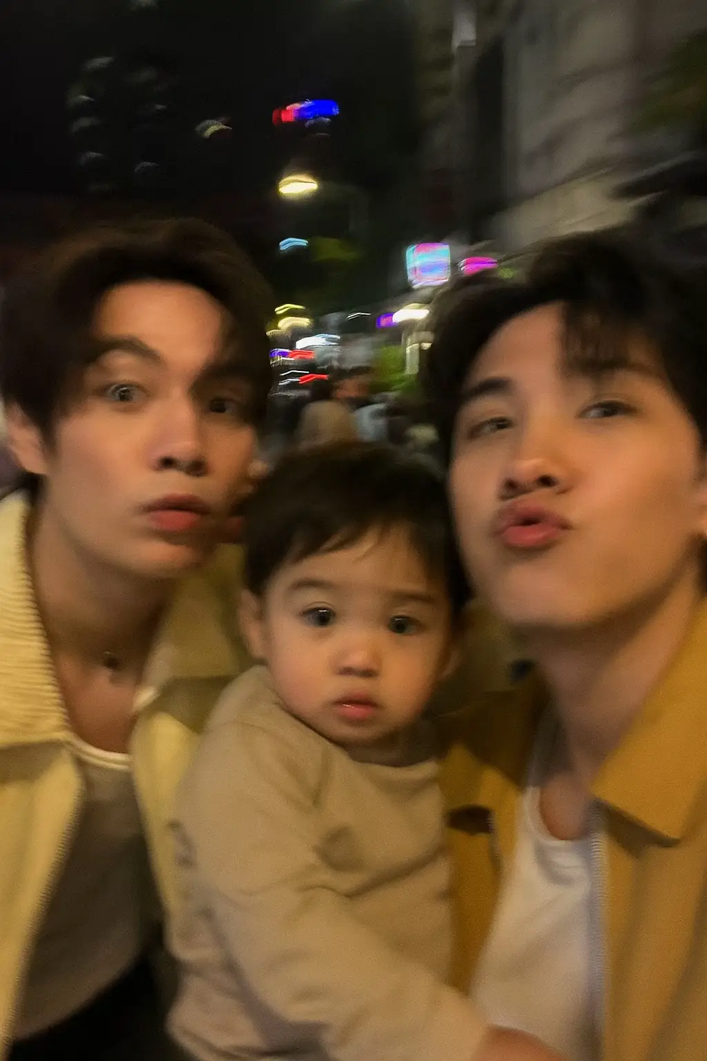 they are my parents 🥺🫶🏼 #firstkhaotung #williamest #pondphuwin #forcebook #juniormark #perthsanta #joongdunk #actorblthailand #blzeira #fyy #explo 