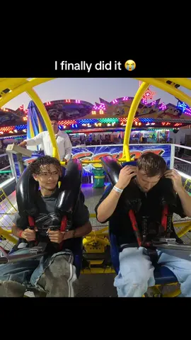 i challenge yall to ride the slingshot 😭 #fyp #slingshot 