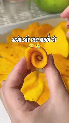 Thích vị chua ngọt của xoài và cay mặn của muối ớt thì đừng bỏ qua món xoài sấy dẻo này nha #xoaisaydeo #xoaisaydeomuoiot #xoaisaydeomero #reviewanngon #fuongthieungu 