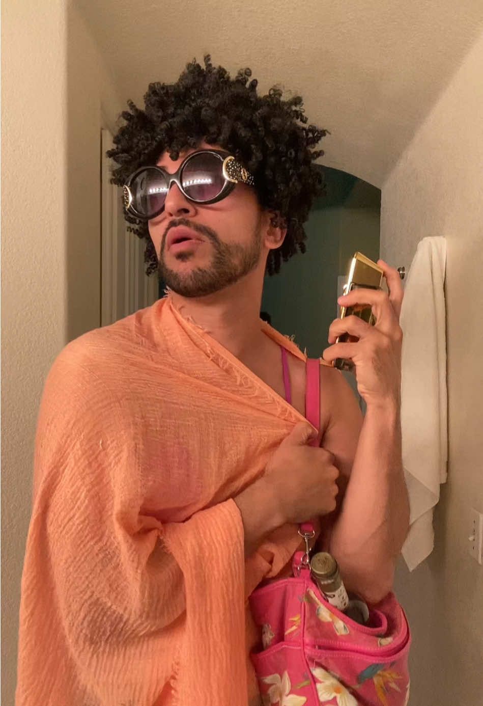 Cómo se apaga este perfume?🫨🫨🫨✨💨😎💅🏻🤣🤣🤣🤣🤣🫠  #humor #fyp #parati #viral #emavegas 