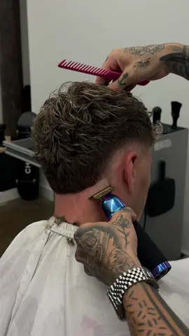 Burst fade neck line-up 