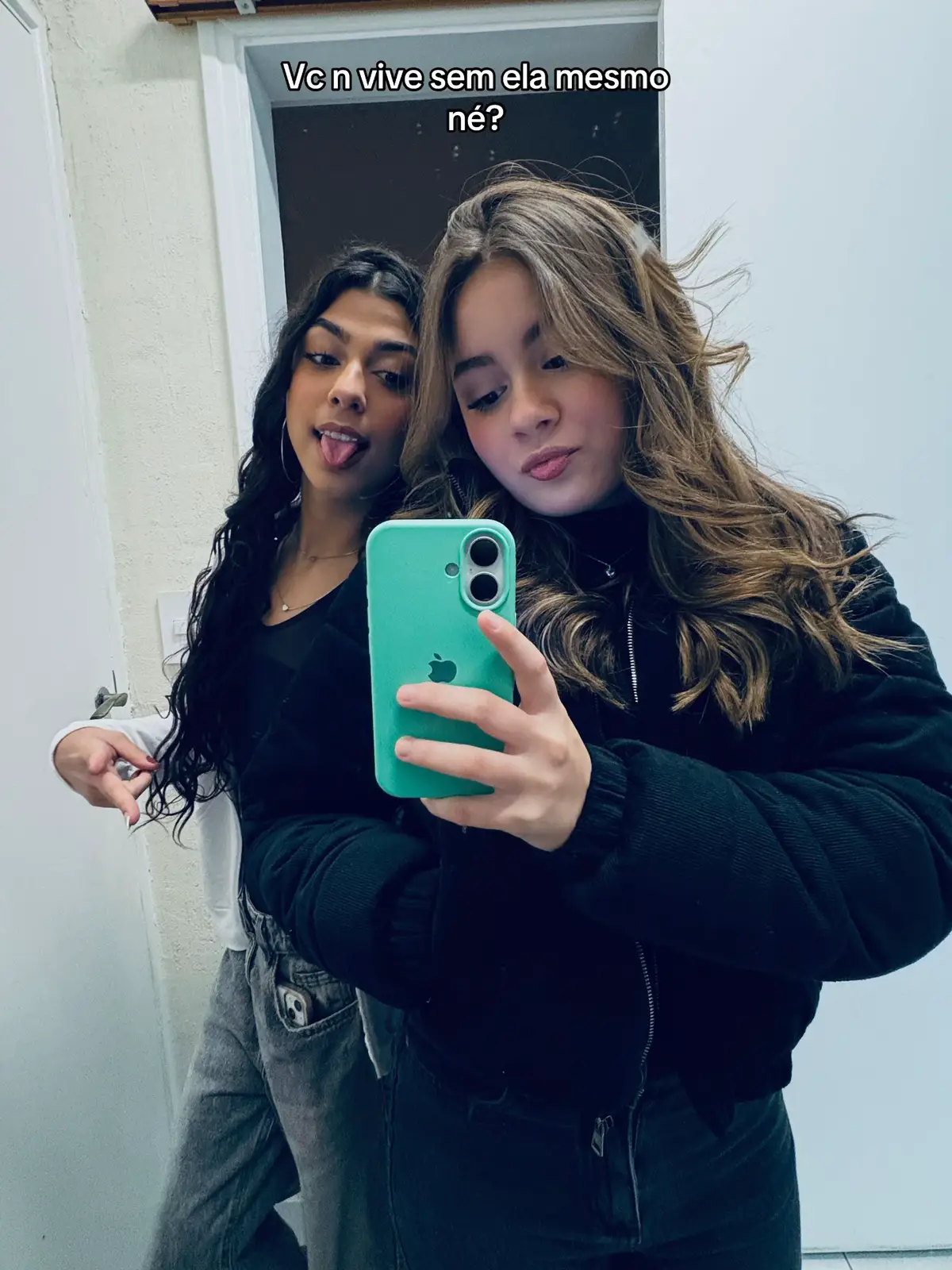 Quase igual  #fy #fyp #viral #tiktok #ygorbueno #zago #amizade #amigas #trend #trendingvideo #nike #foryou #explore #GreenScreenScan #greenscreen #viraliza 