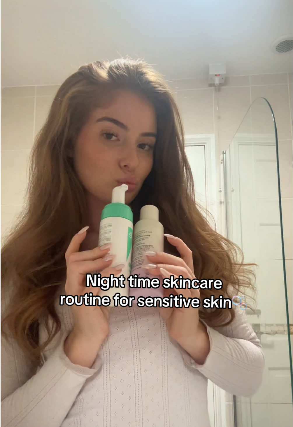 My night time skin care routine as someone with sensitive, acne-prone skin🫧🤍  If anyone has any questions please let me know!  #skincareroutine #sensitiveskin #acneproneskin #nightroutine #skincaretips 