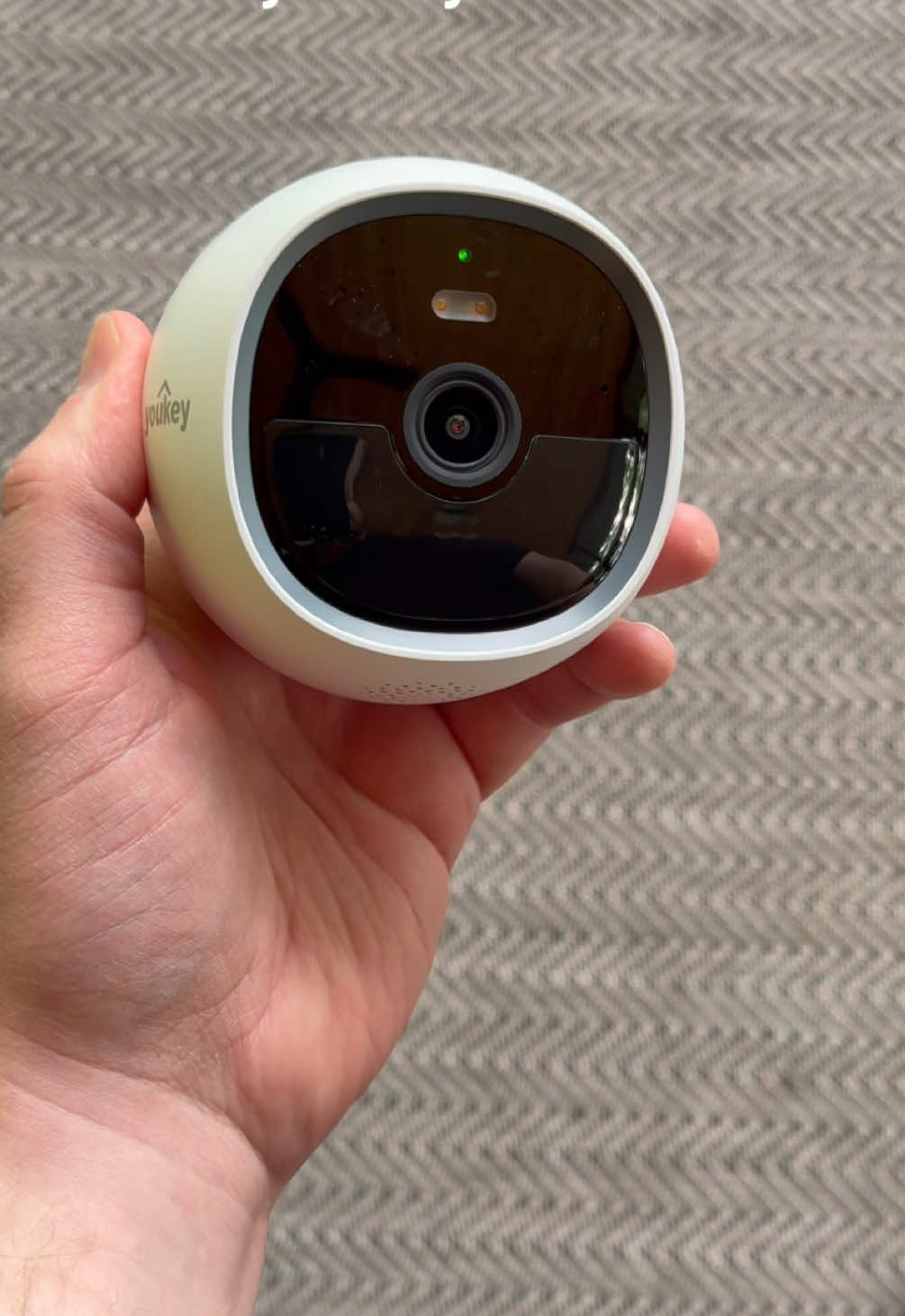 This magnetic wireless security camera was super easy to install 👌🏼 #amazonfinds #securitycamera #wirelesssecuritycamera #youkey #youkeys320 