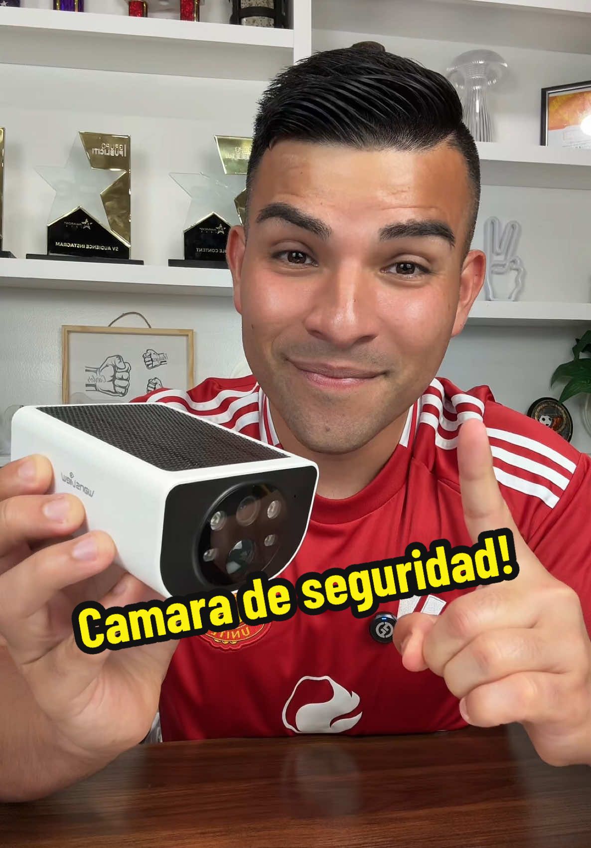 Camara de seguridad que incluye paneles solares perfecta para tu casa! #camaradeseguridad #panelessolares #camara #tiktokshopcreatorpicks #tiktokshop 