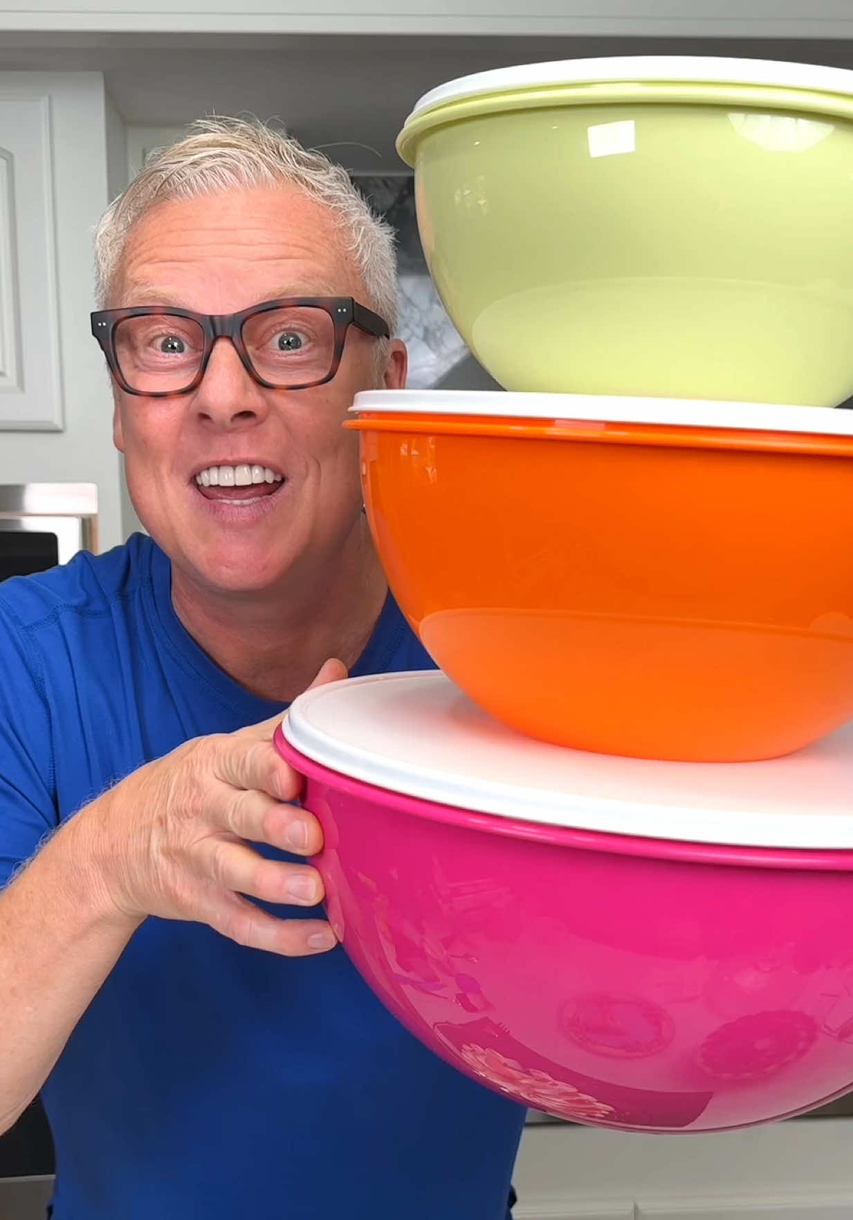 Making 2 ingredient cake in my new Tupperware from @HSN, Inc  #cake #dessert #cooking #food #tupperware #ad #hsn #easydessert 