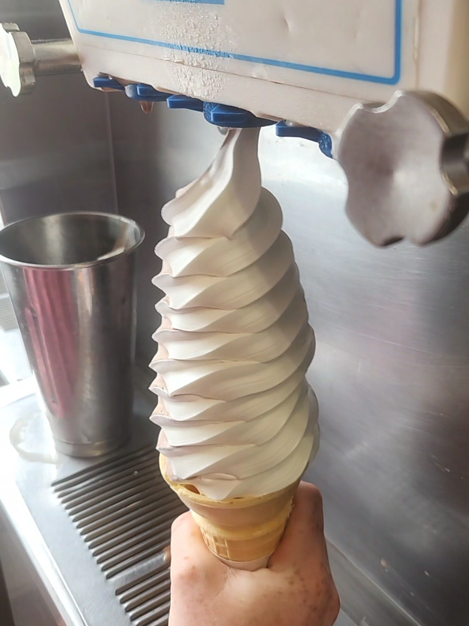 Large twist cone with chocolate sprinkles #chocolate #sprinkles #icecream #yum #joesdairybar #joesdairybarandgrill #softserve #vanilla #twist #cone 