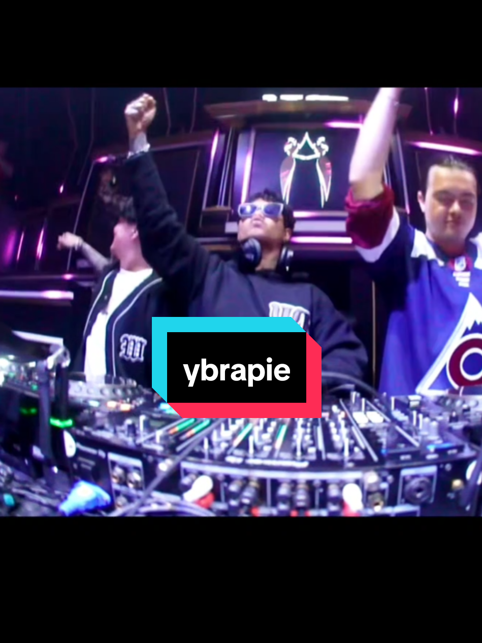 ybrapiee @YB @Bravy ⚡️  #bravy #erikacarlina #ybrap #live #hariini #marapthon2 #marapthon2 #aaaclan #a4aclan #xybca #zxycba #braver #braver #yb #ybrap #vconk #dj 