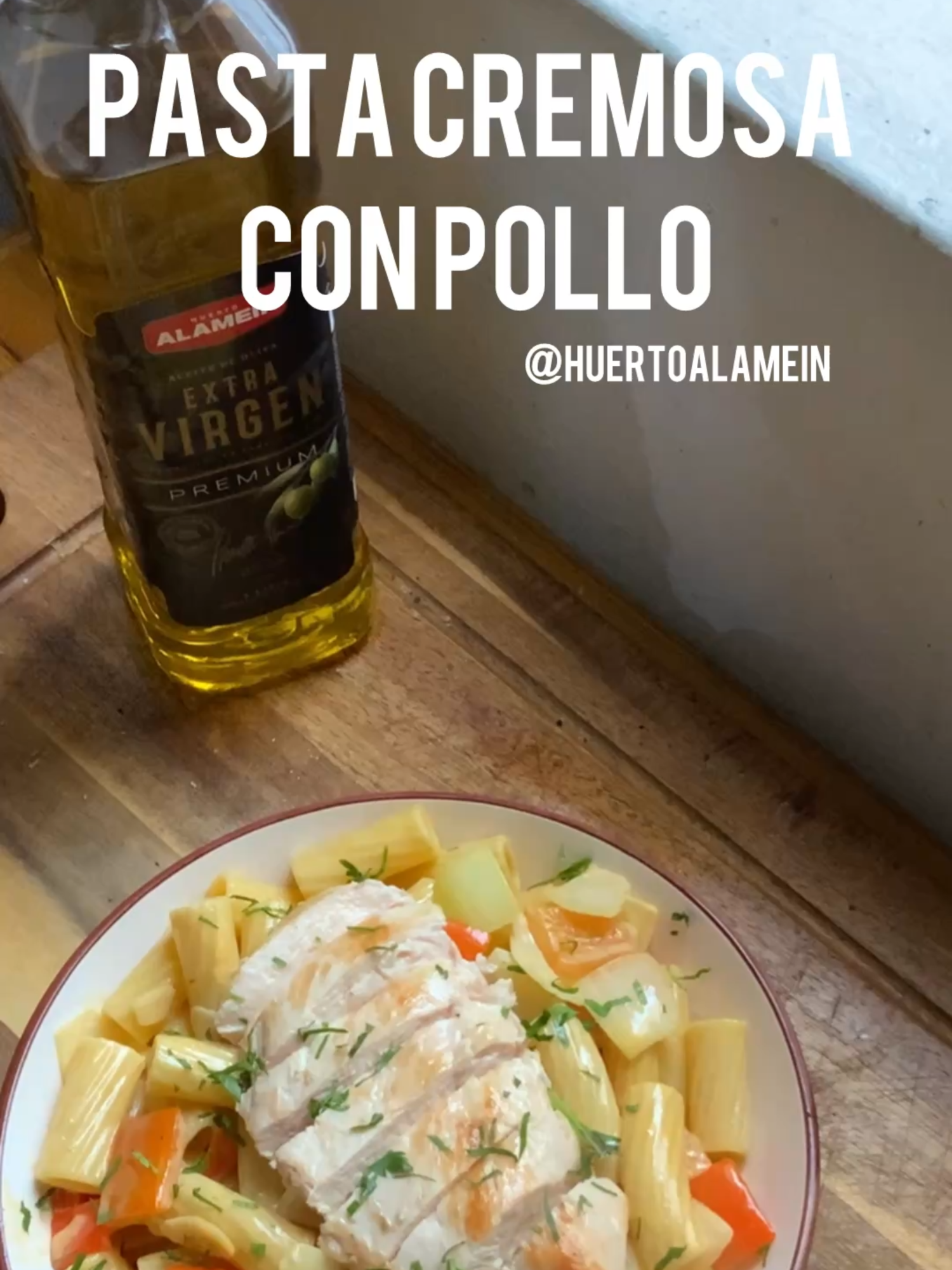 🍝✨ ¿Antojo de algo fácil, cremoso y delicioso? Prepara esta Pasta Cremosa con Pollo con el toque perfecto del Aceite de Oliva Huerto Alamein 🫒 🥄 Ingredientes: Pechuga de pollo Sal Paprika Aceite de Oliva Extra Virgen Huerto Alamein 1 cebolla 1 pimiento 100 ml crema de leche 100 g pasta ¡Tan simple como sabrosa! Perfecta para un almuerzo rápido o una cena reconfortante 😍 💡 Mira el video y sorprende a todos en casa. #huertoalameintecuida #Recetas #RecetasPeruanas