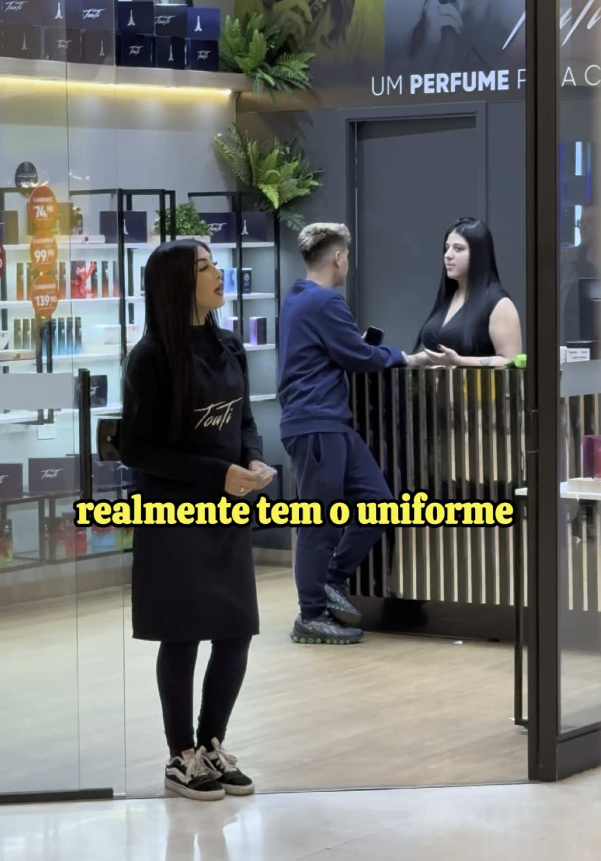 PRIMEIRO DIA DE EMPREGO NA LOJA DE PERFUMES 🤣🤣🤣 #gabrielgomes 