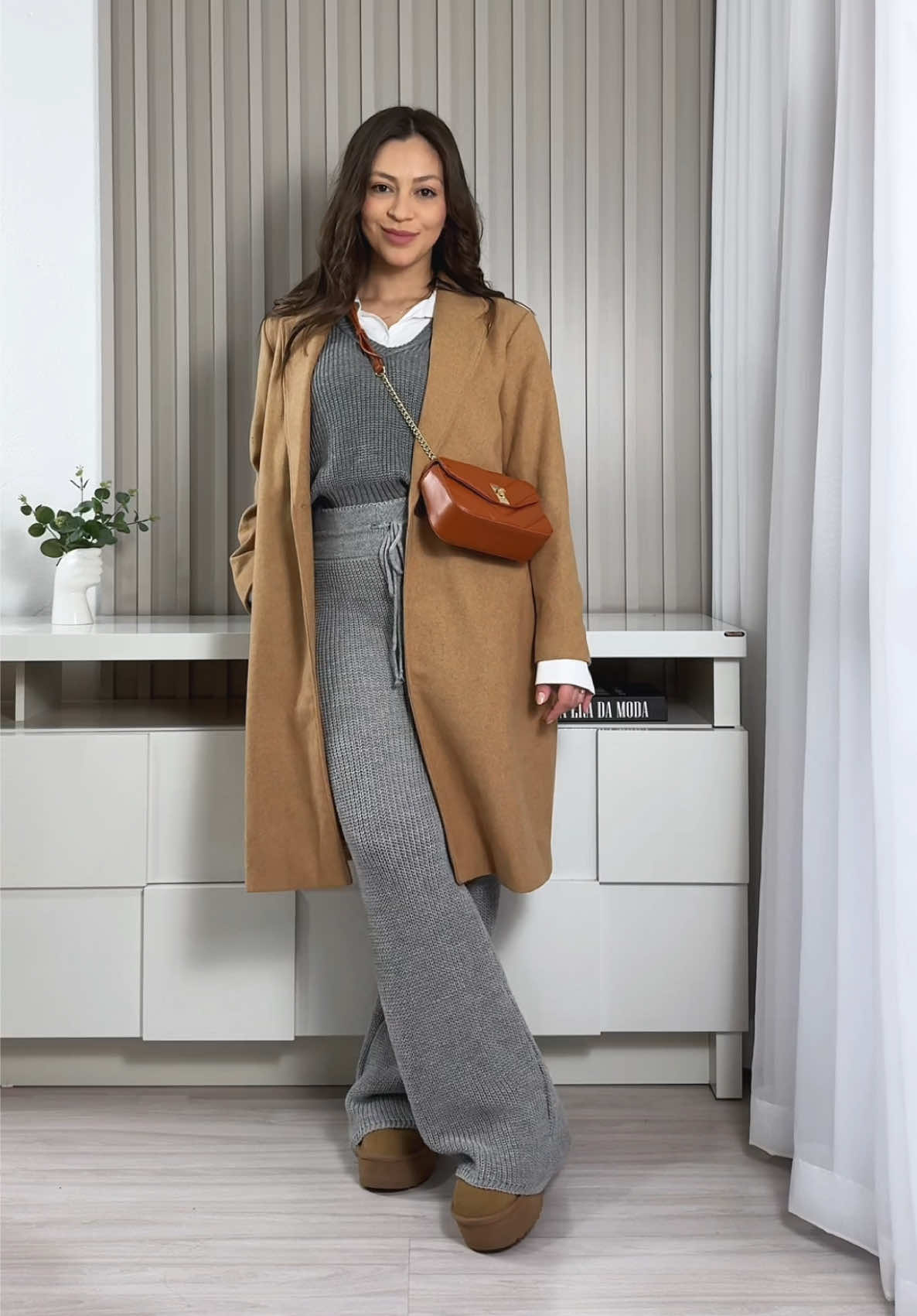 inspiração de look estiloso (juro, essa calça está super em alta e custa menos de 100 😱) ahhh eu amei, vocês gostaram?  #inspiracaodelook #lookestiloso #calcatricot #roupasfemininas 
