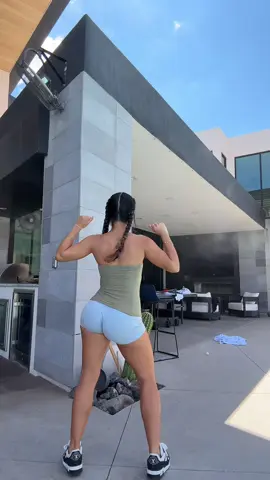 wait i finally mastered this dance and it’s 🔥 