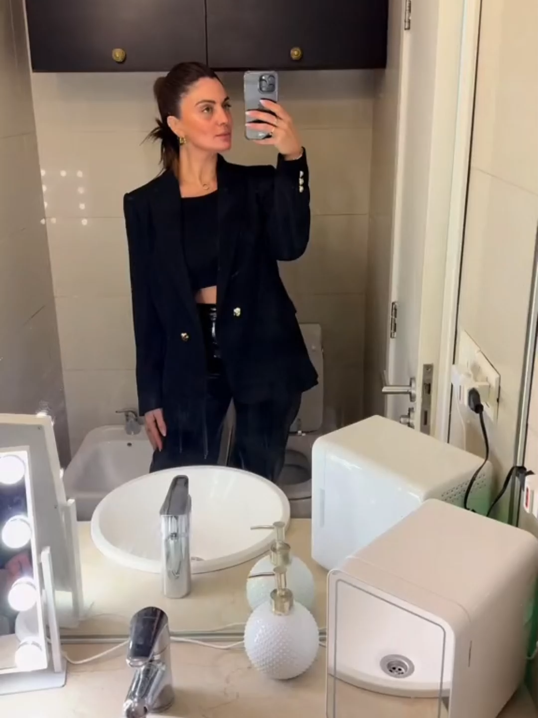 #fyp #paratii #Glamour #Adidas #Fashion #blackoutfit #Womenfashion