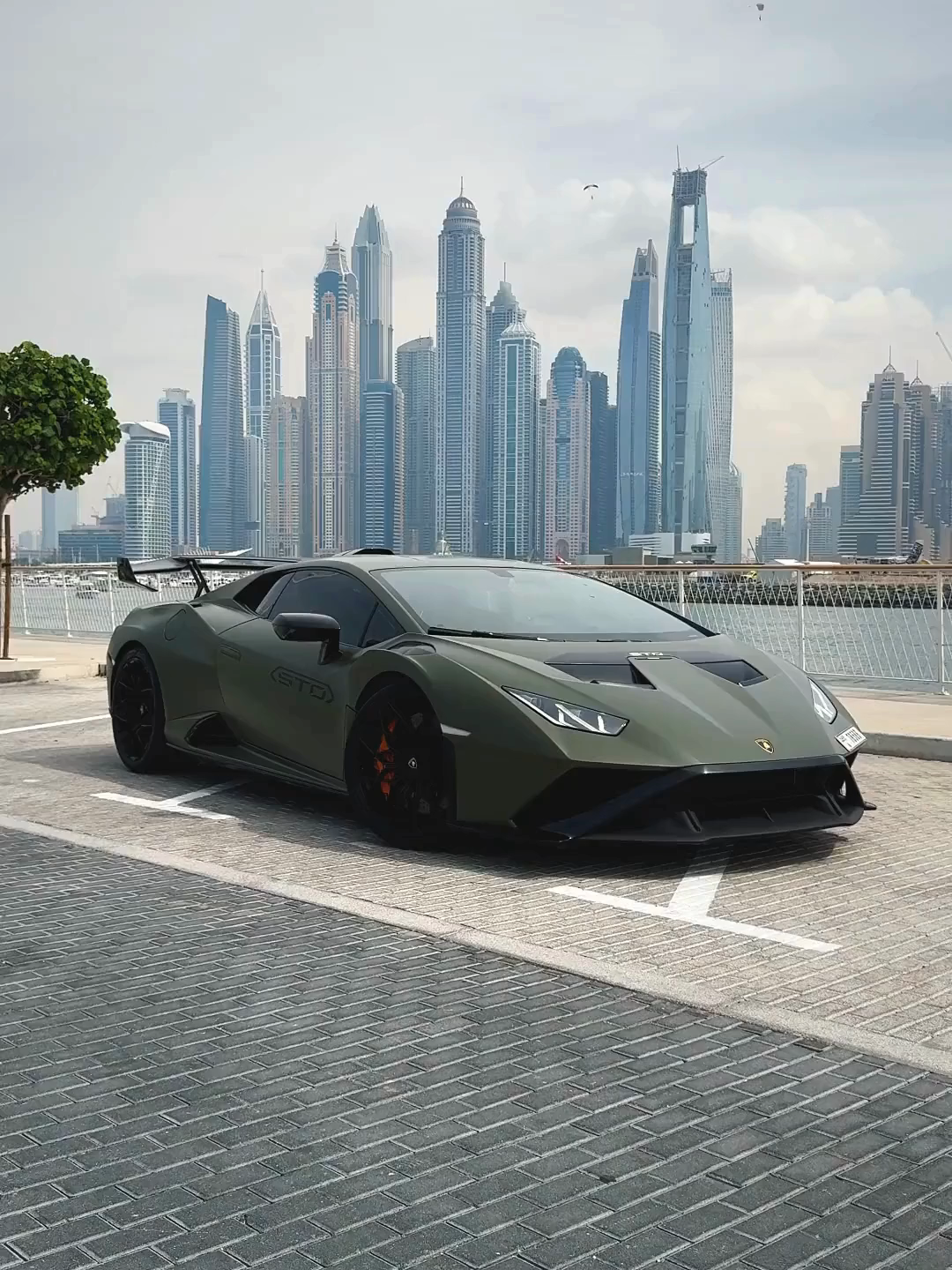 🚘Lamborghini Huracan STO (Green) 📅 الموديل2023 💸 السعر: يبدأ من 3000 درهم / اليوم   🛬 توصيل مجاني للمطار   🚫 بدون تأمين – لا دفعة أولى   ⏱️ حجز فوري خلال دقائق 📲 احجز الآن عبر واتساب! 📍 دُبي – خدمة فاخرة على مستوى آخر #dubaiblogger #dubai #burjkhalifa #cars #luxury #برج_خليفه #دبي #goluxcars0 #تأجيرسيارات_دبي
