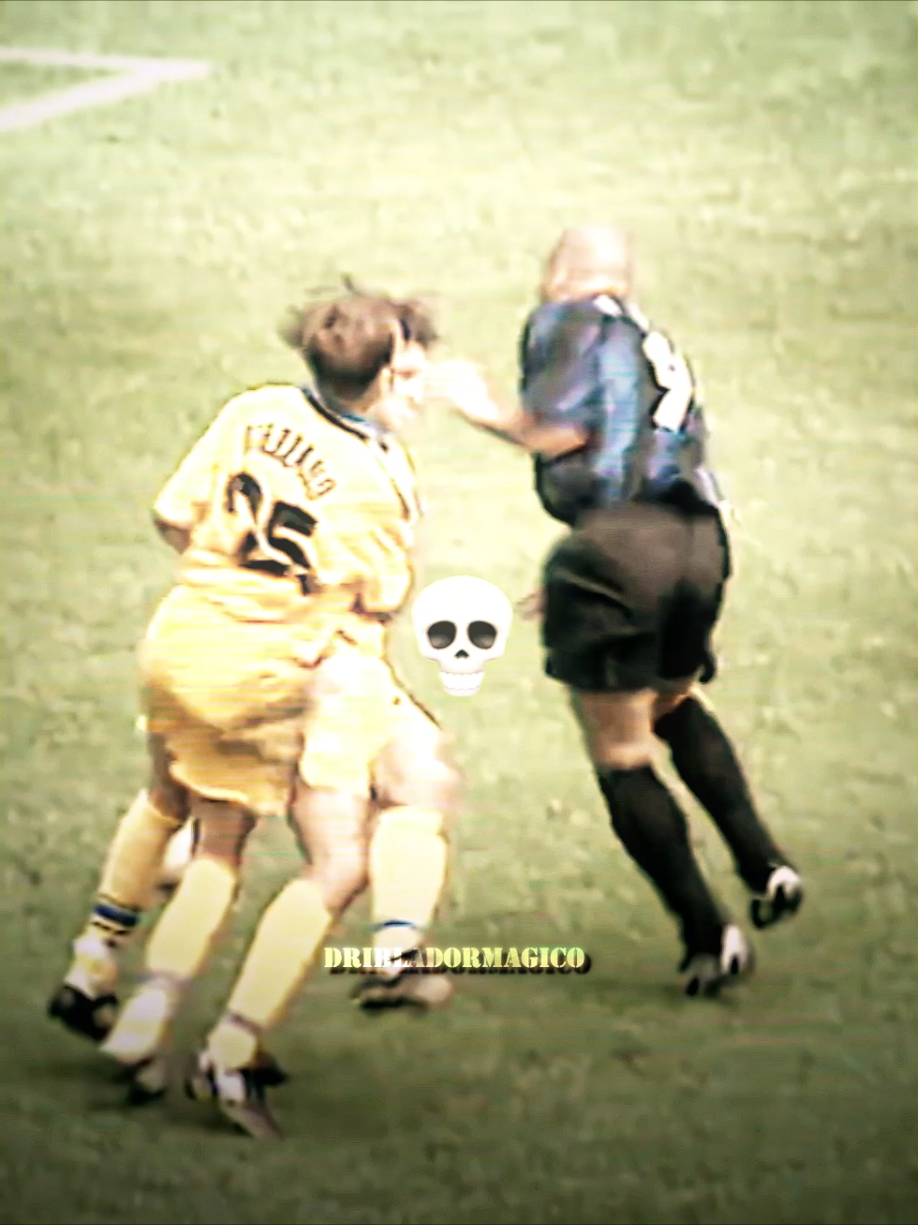 R9 in action was legendary ☠️ | #vintageftbl #ronaldo #fyp #viral 