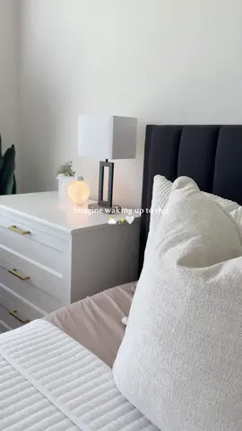 Love all the features this has & the aesthetic looks are a huge plus 😍☁️  #fyp #ttsfinds #moonlightclock #alarmclock #hatchmachine #tiktokshopfinds #homefinds 
