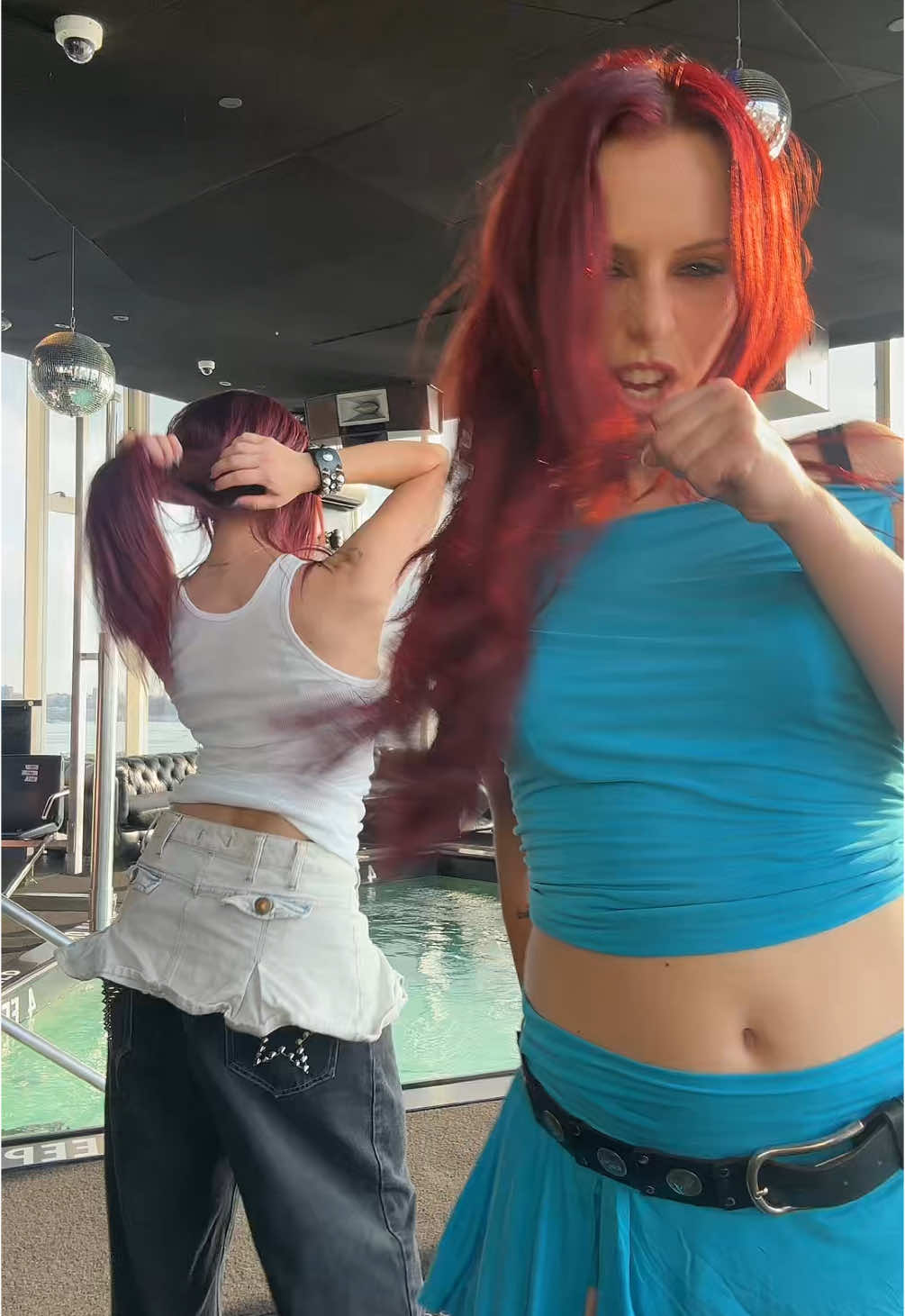 2 gingers walk into a bar @Kesha #titsouttour 