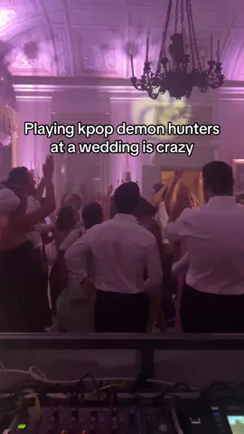 the crowd reaction got me 😭 #kpopdemonhunters #huntrix #kpop #kpopers 