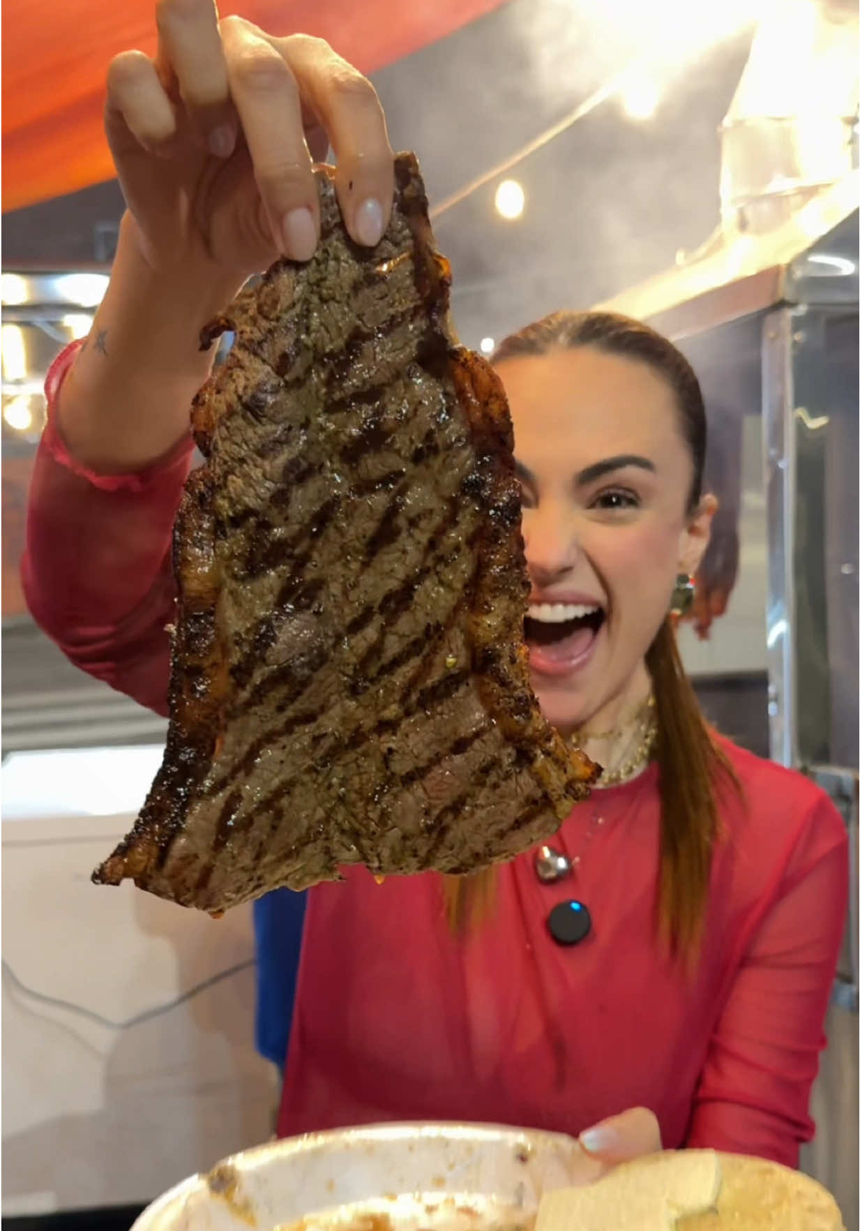CARNE callejera y bien XL 🥩🔥como nos gusta ASADOS LA BEDOUT es el propio flow que tiene más de 50 años en prado. - - - Anoten pues pa que lleguen: están ubicados entre la estación prado y estación hospital 📍carrera 51 # 60-59 al lado del D1