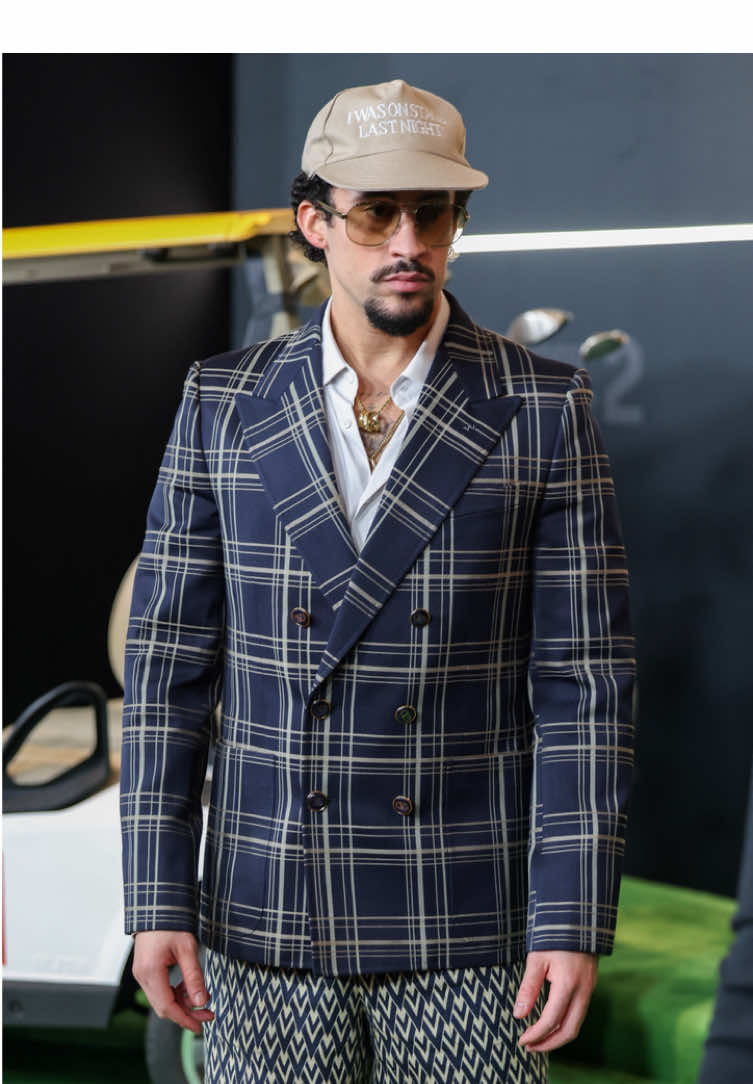 #BadBunny se estrena como actor de comedia en #HappyGilmore2! 🎬✨ Este 25 de julio veremos su lado más cómico junto a #AdamSandler. ¿Listos para verlo brillar en la pantalla? 🍿