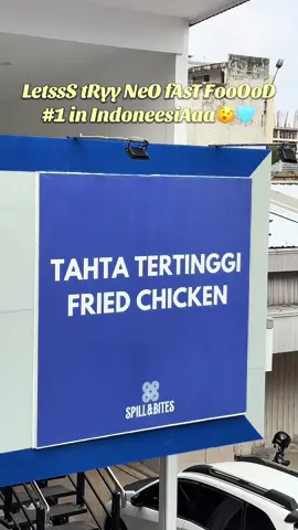 cobain tahta tertinggi fried chicken di bandungg🍗🩷…  SUPERR ENAK BGT ayamnya juicy..crunchy..superr gurihh Tempatnya super nyaman, aesthetic, cocok buat nongkrong sama temen temen jugaakk!!! @Spill & Bites  #SpillItOut #SpillAndBites 