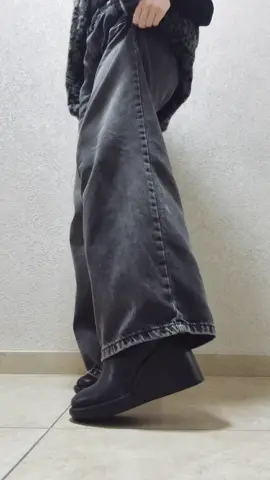 Depois que comprei essa bota na Zara de Porto Alegre, eu não tiro mais do pé! 🎀💞 #fyp #Zara #FashionTikTok #OutfitInspo #OOTD #BotaZara #TrendAlert #GRWM #LookDoDia #ModaFeminina #AchadinhosZara