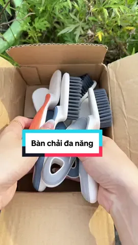 Nhờ có cái bàn chải đa năng này mà dọn nhà cũng nhàn tênh luôn,chà giày dép thì quá đỉnh r nha#xuhuong #giadungtienich #giadung #banchai 