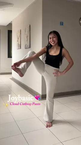 Panjang nya pas, tebel nya juga udah aman dari nerawang + harga nya nyaman di kantong 🤭✨🛍️ yakin gak pengen check out? 🛍️🛍️✨🧚🏻‍♀️ #sekolahdenganstyle #alfashioncapcut #FashionPlayground #joybasic #joybasic #capsulewardrobe #premiumquality #basics #cutbraypants 